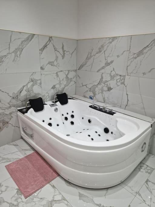 Maison Chic Avec Jacuzzi Nogent Sur Oise Yaospa60 Εξωτερικό φωτογραφία