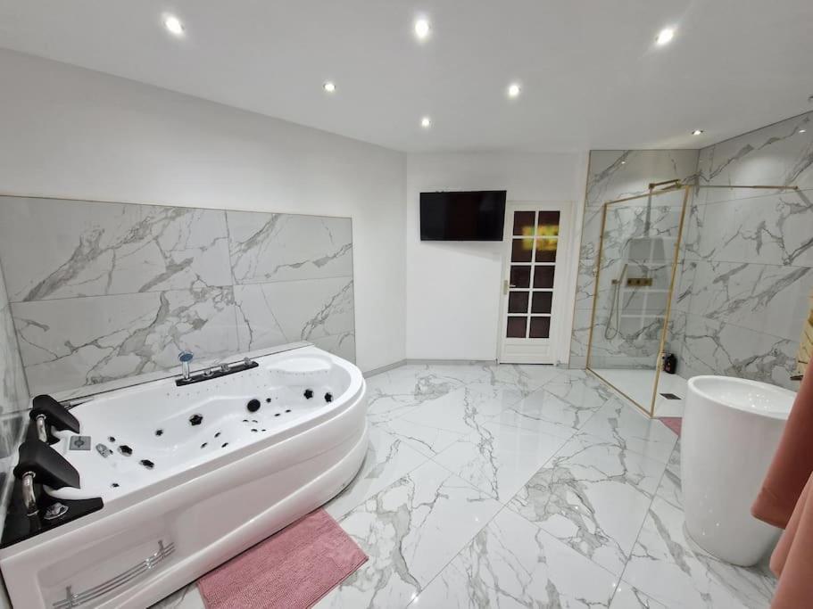 Maison Chic Avec Jacuzzi Nogent Sur Oise Yaospa60 Εξωτερικό φωτογραφία